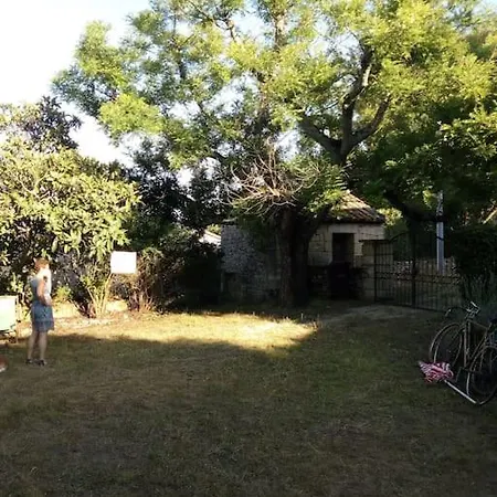 Maison De Vacances Clos Du Bayle Sagriès Exterior foto